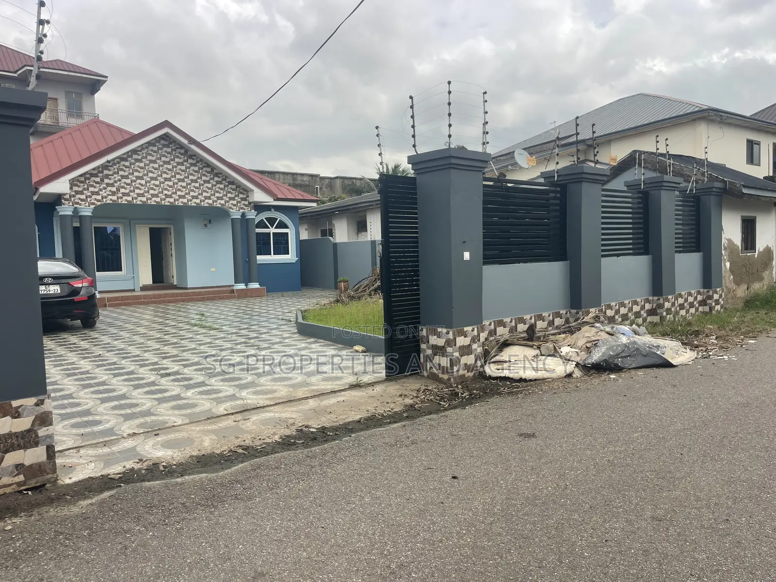 3bdrm House in Batsonaa, Baatsona Total for rent in Baatsona Total
