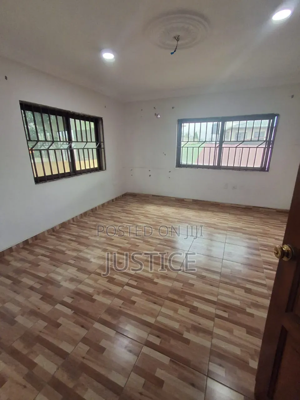 Spacious 5 Beds House for Office in Police Station