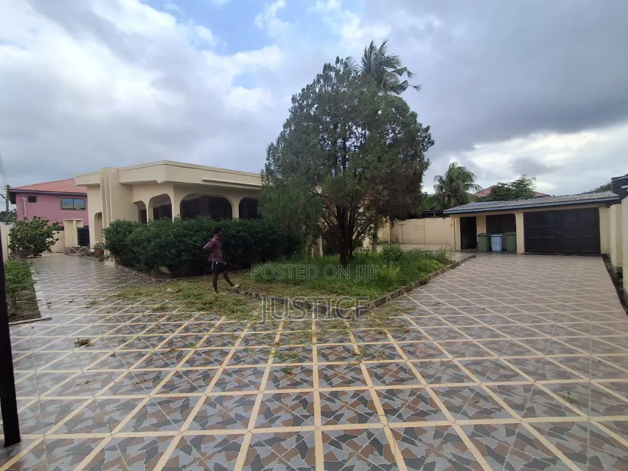 5bdrm House in West Legon, Police Station for rent in Police Station