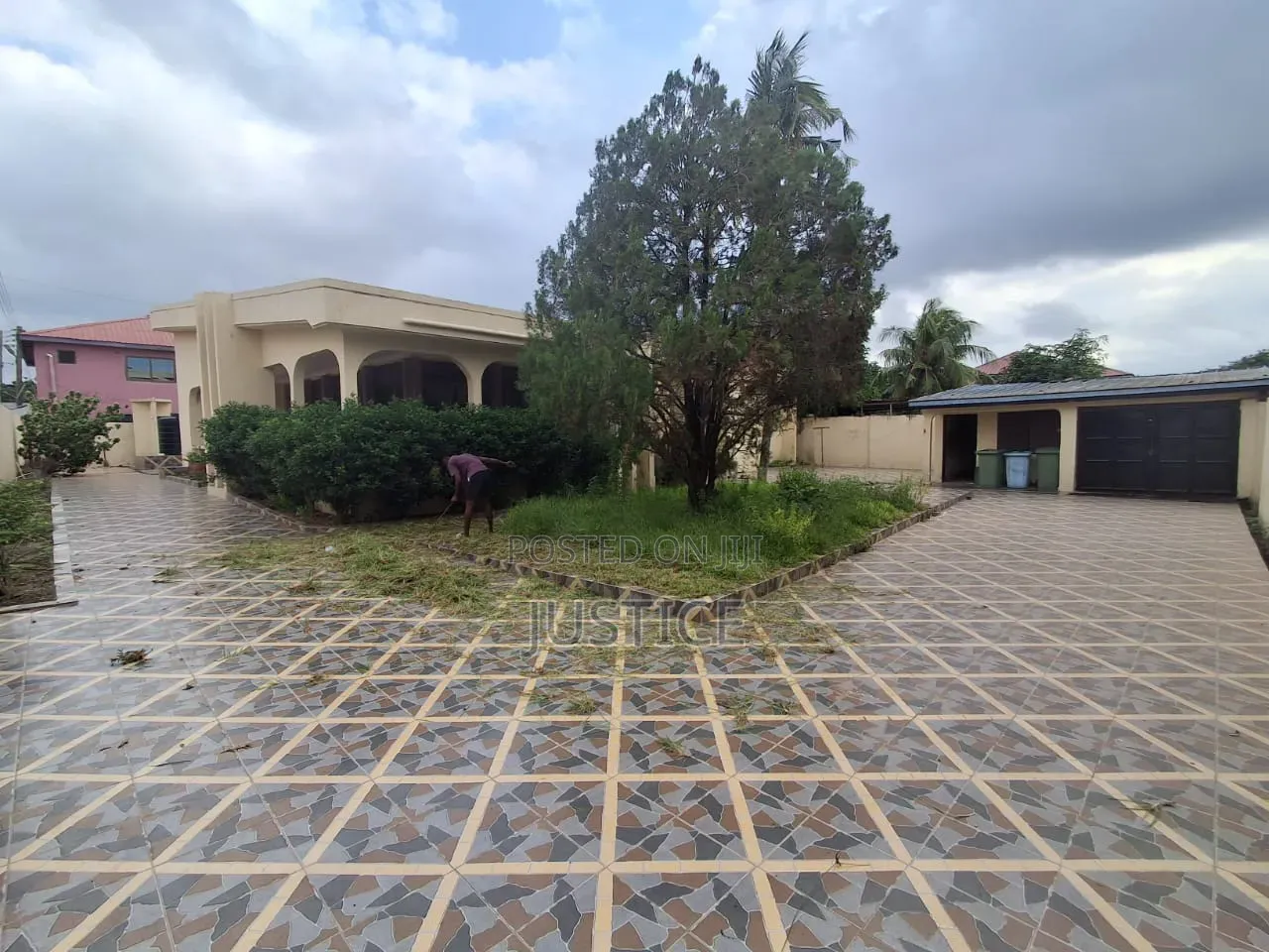 5bdrm House in West Legon, Police Station for rent in Police Station