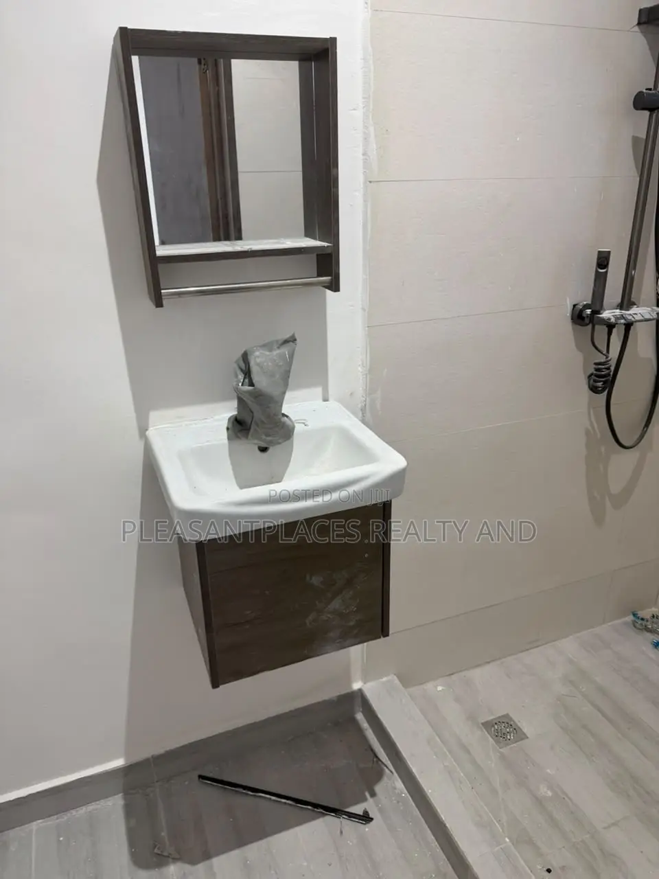 3bdrm House in Pleasantplaces And, East Legon for sale in East Legon