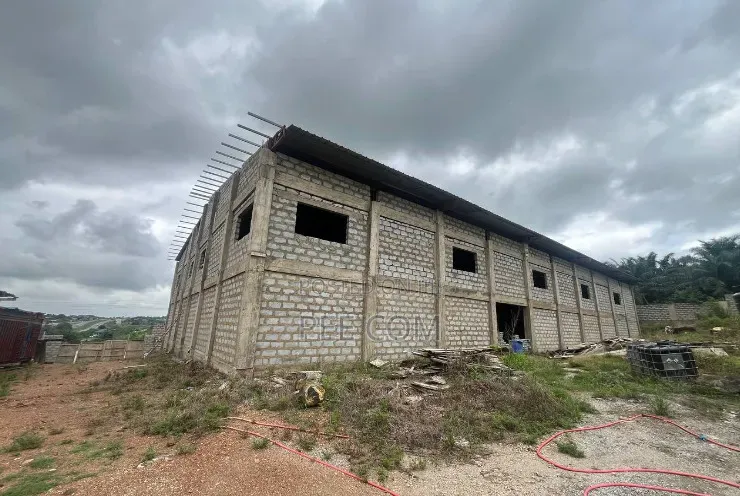 *A 1,000 Square Metres Uncompleted Warehouse With Offices For Sale in Nsawam Adoagyiri Municipal