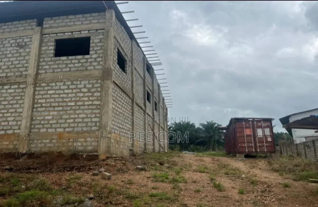 *A 1,000 Square Metres Uncompleted Warehouse With Offices For Sale in Nsawam Adoagyiri Municipal