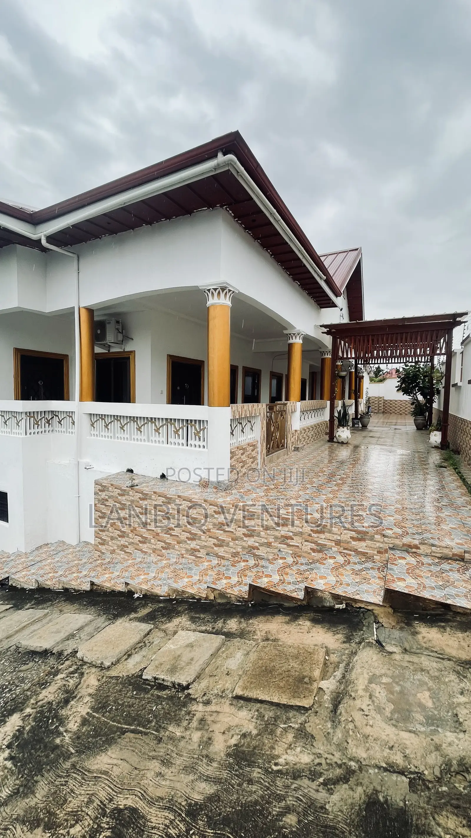 3bdrm Apartment in Awoshie for rent in Awoshie