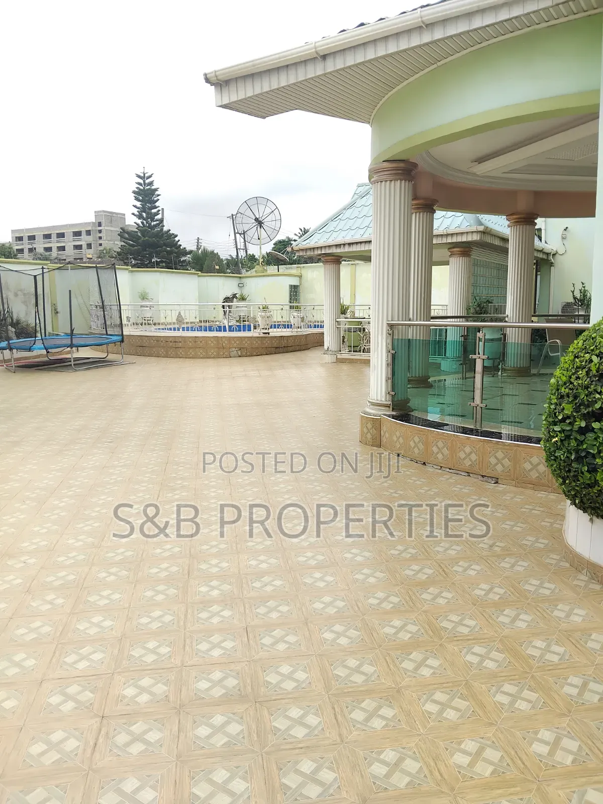 9bdrm Mansion in North Legon for sale in North Legon