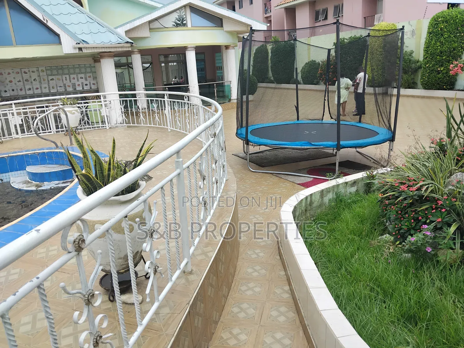 9bdrm Mansion in North Legon for sale in North Legon