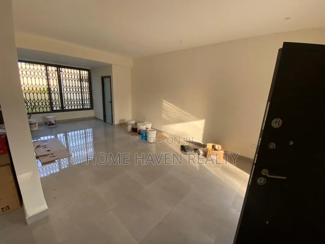 4bdrm House in Labone, Coffee Shop Area for rent in Coffee Shop Area