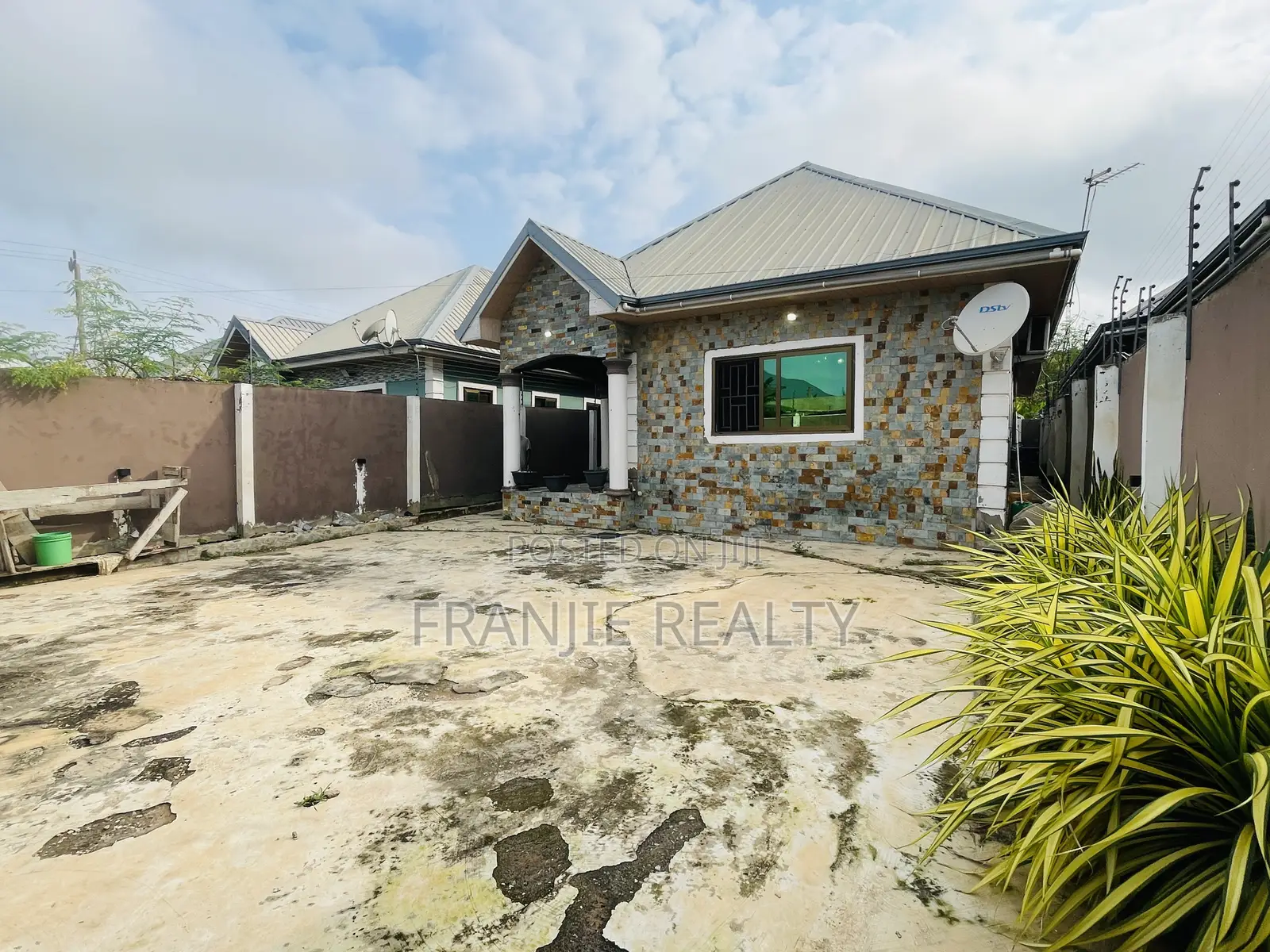 3bdrm House in Franjie Rwalty, Kasoa for sale in Kasoa