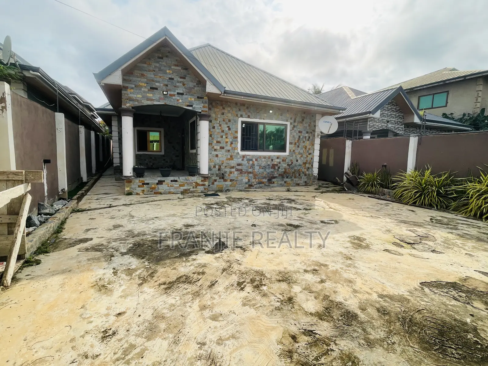 3bdrm House in Franjie Rwalty, Kasoa for sale in Kasoa