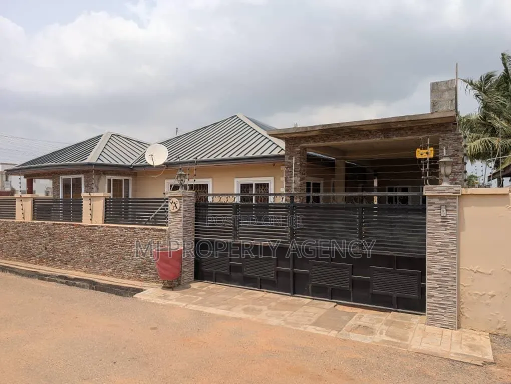 3bdrm House in Noble Estate, Prampram for sale in Prampram