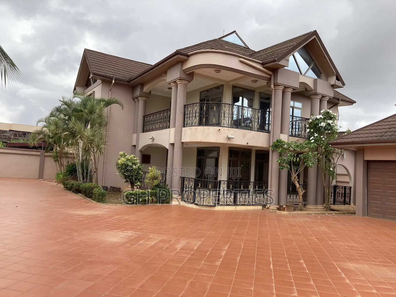 5bdrm Mansion in Ahodwo Daban., Kumasi Metropolitan for sale in Kumasi Metropolitan