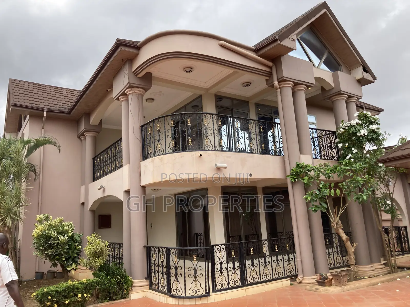 5bdrm Mansion in Ahodwo Daban., Kumasi Metropolitan for sale in Kumasi Metropolitan