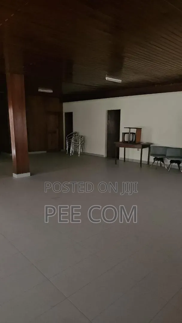 7bdrm House in School Area for sale in School Area