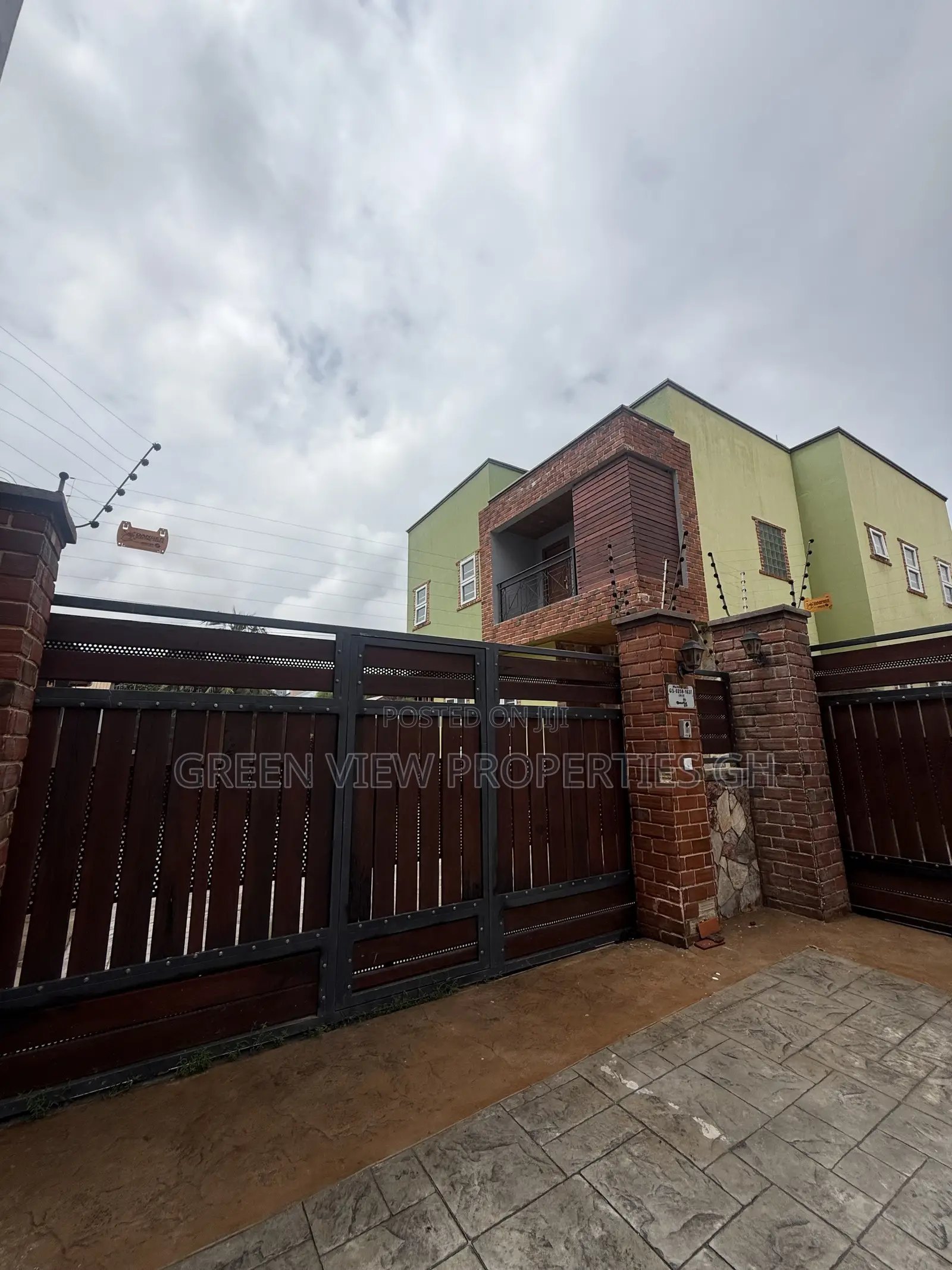 4bdrm Duplex in West Hills Mall Area for sale in West Hills Mall Area