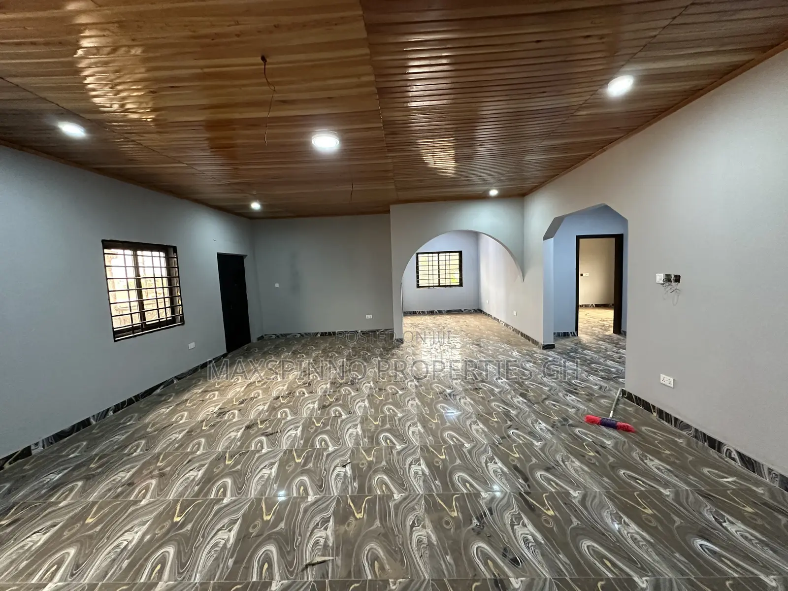 2bdrm Apartment in Maxspinno Properties, Little Roses Area for rent in Little Roses Area