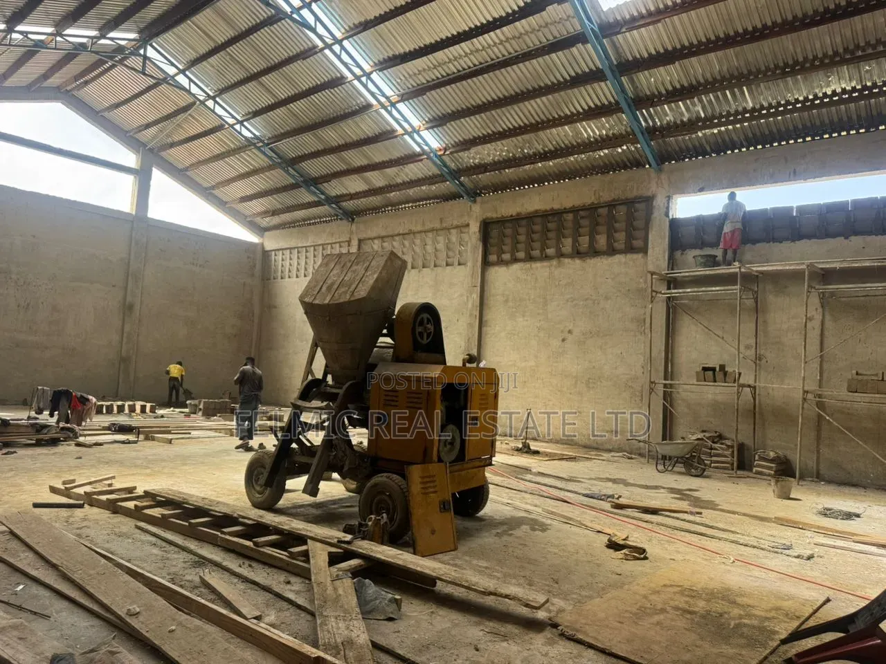 500sm Warehouse With 2 Units of 2 Bedroom at Achimota for Rent in Neoplan