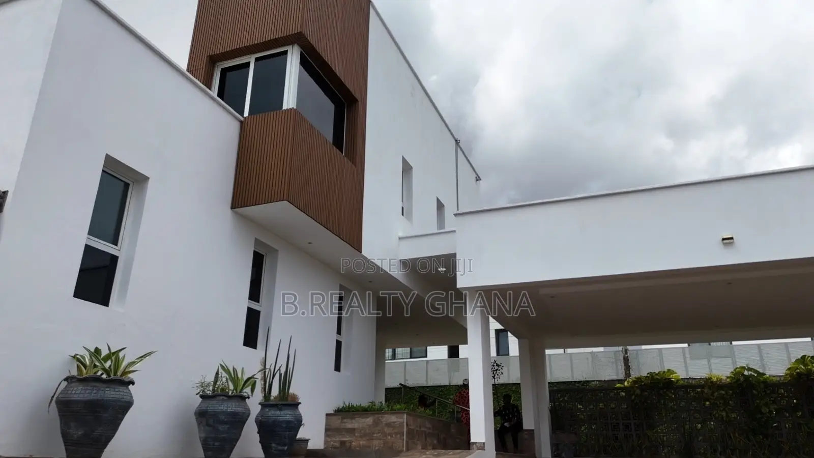 4bdrm House in Airport Residential Area for sale in Airport Residential Area