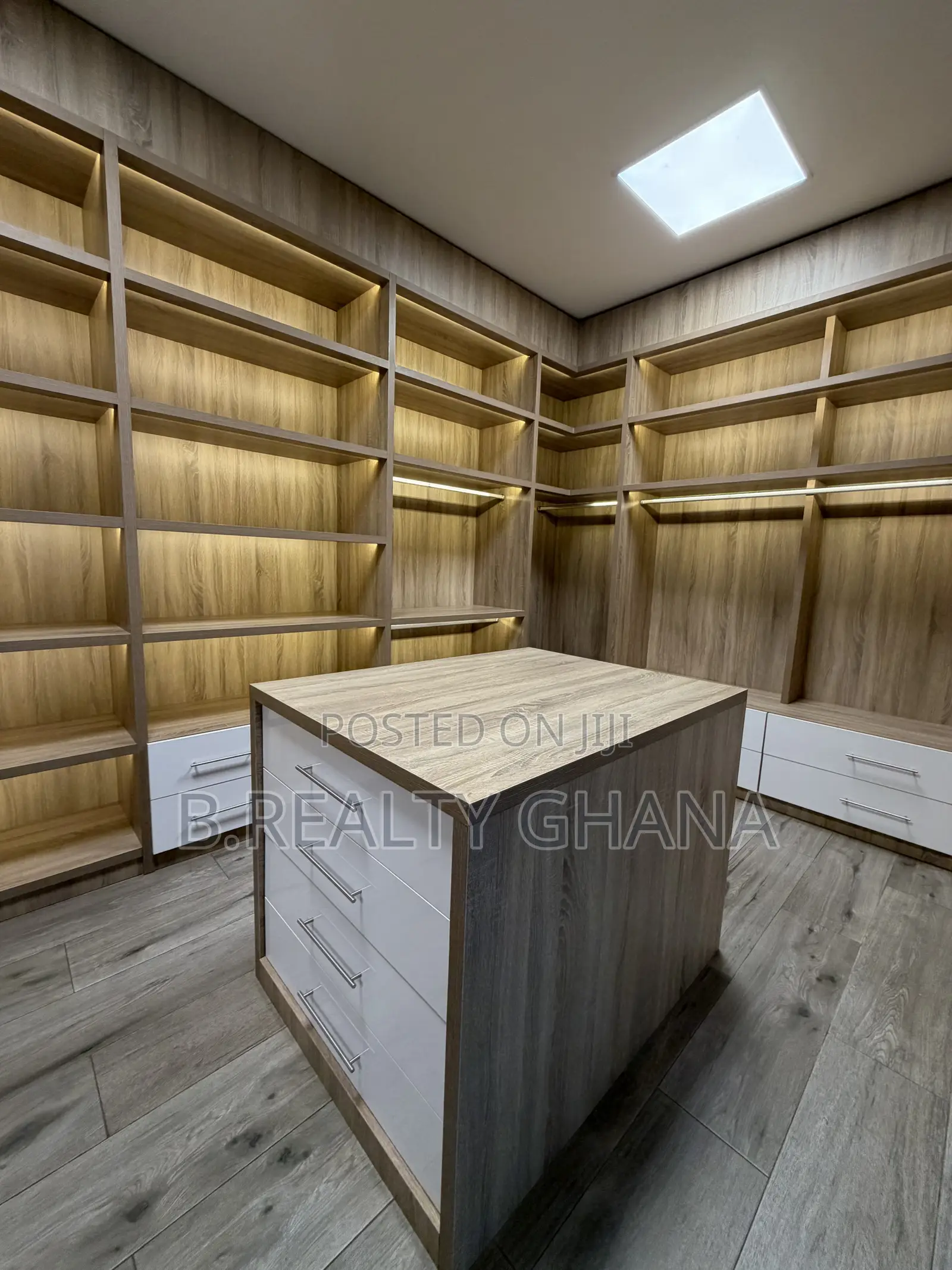 4bdrm House in Airport Residential Area for sale in Airport Residential Area
