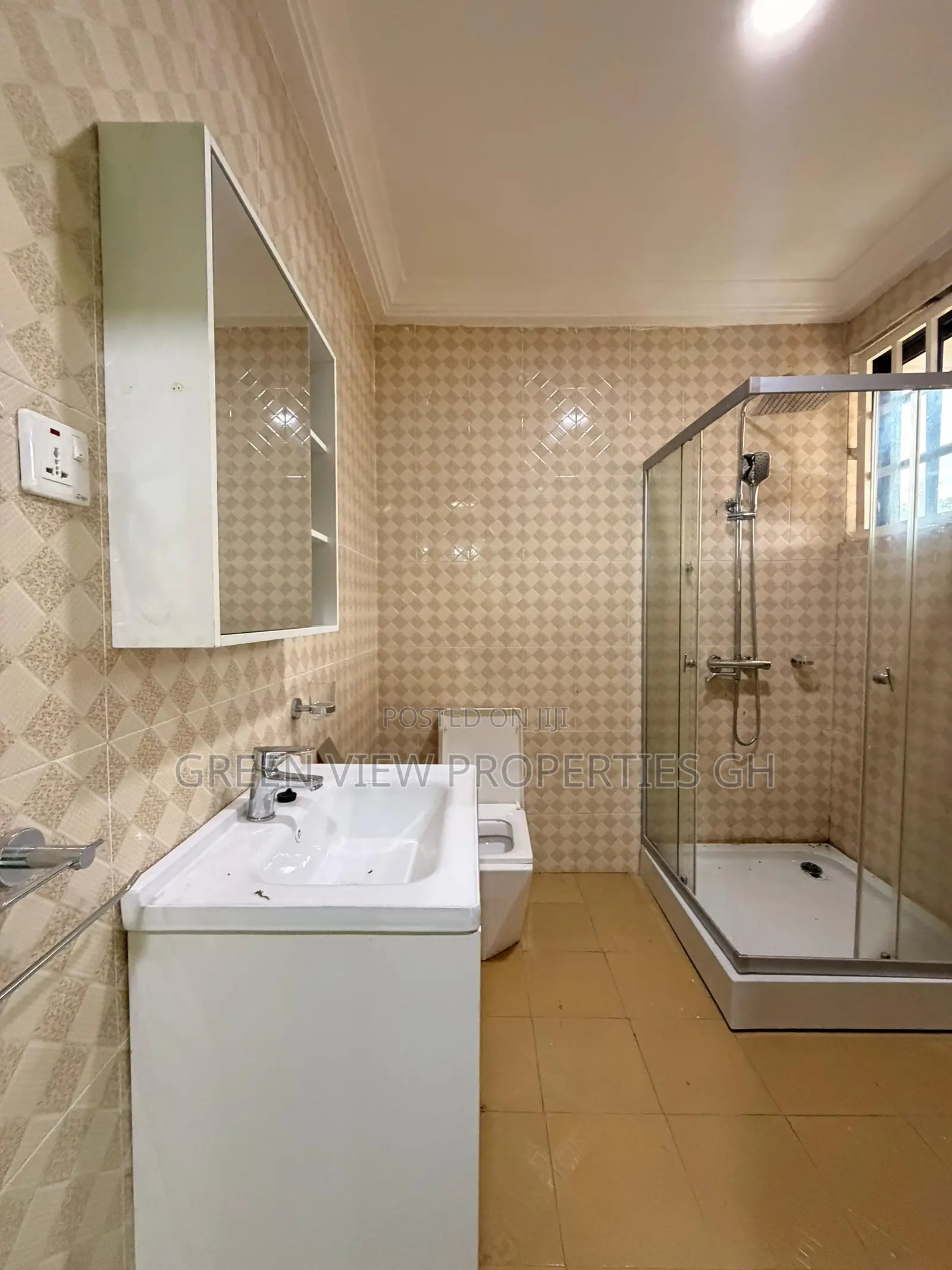 4bdrm Duplex in Oyibi for rent in Oyibi