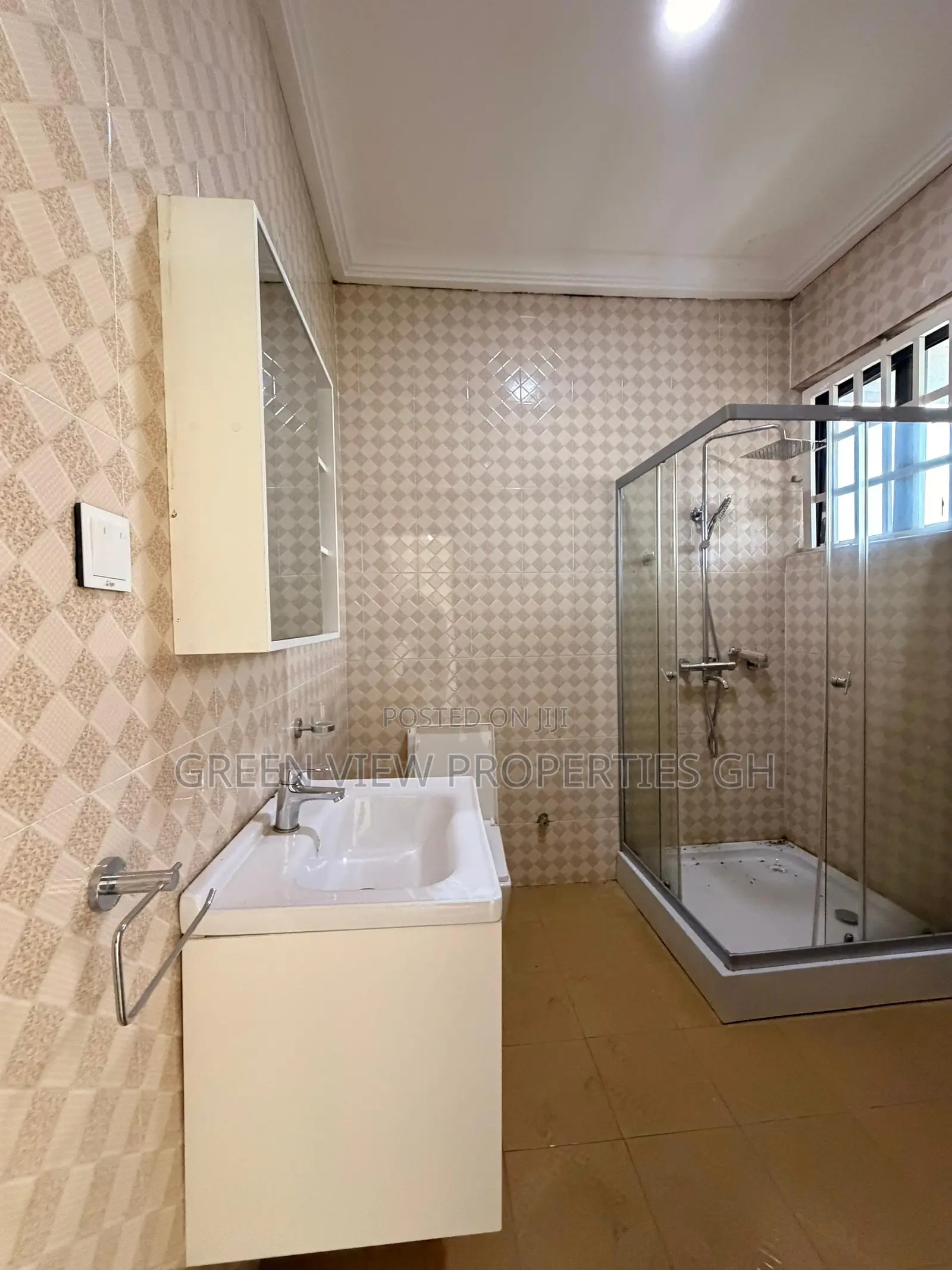 4bdrm Duplex in Oyibi for rent in Oyibi
