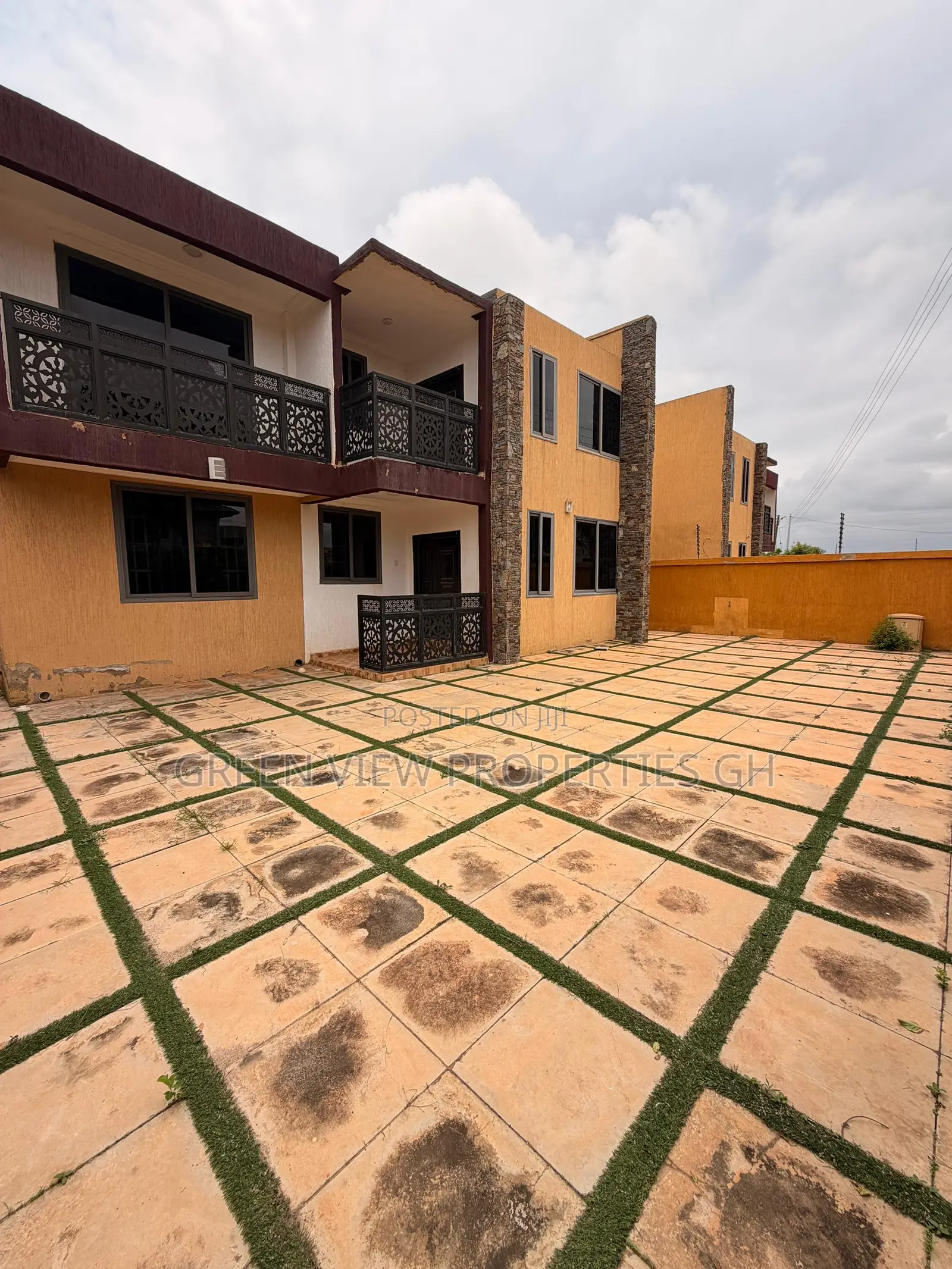 4bdrm Duplex in Oyibi for rent in Oyibi