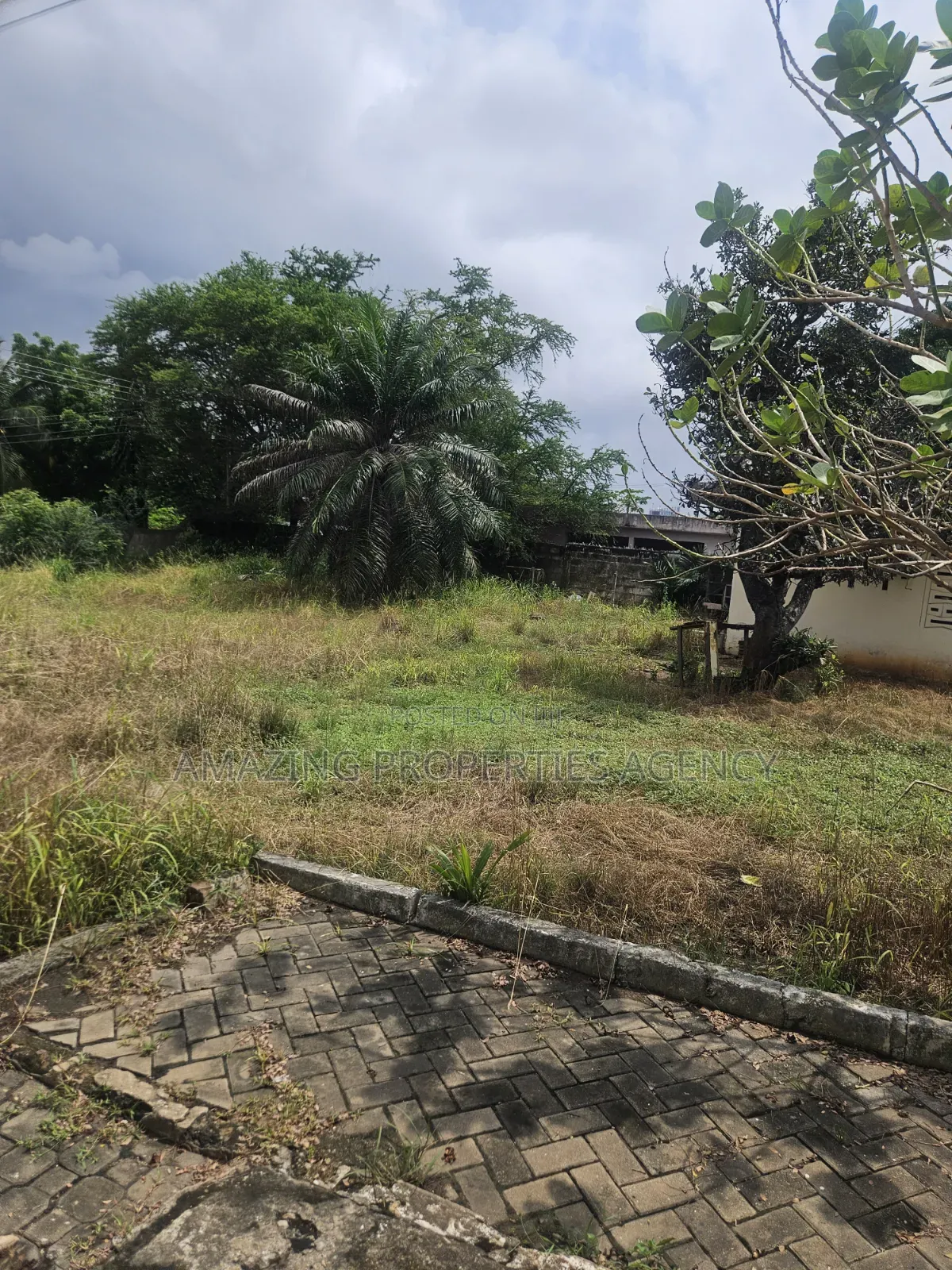 Weija* 21⁄2 Acres of Land in Market