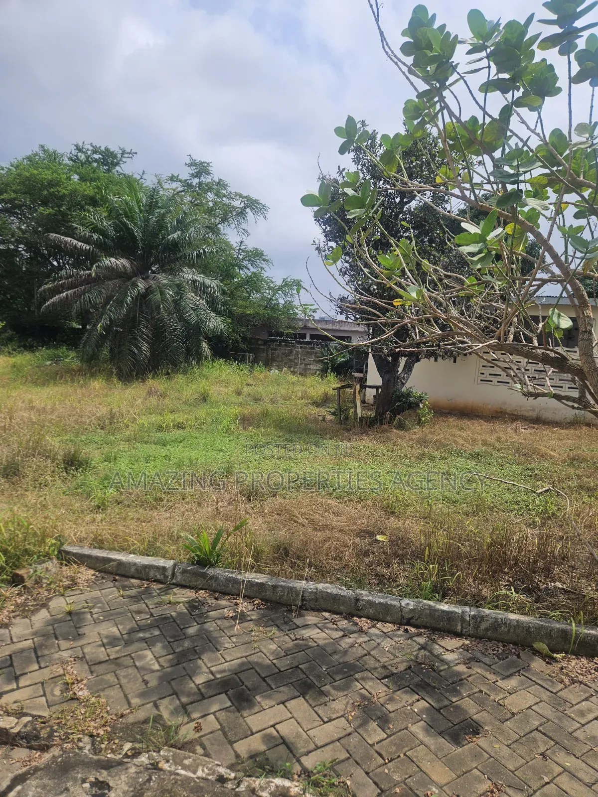 Weija* 21⁄2 Acres of Land in Market