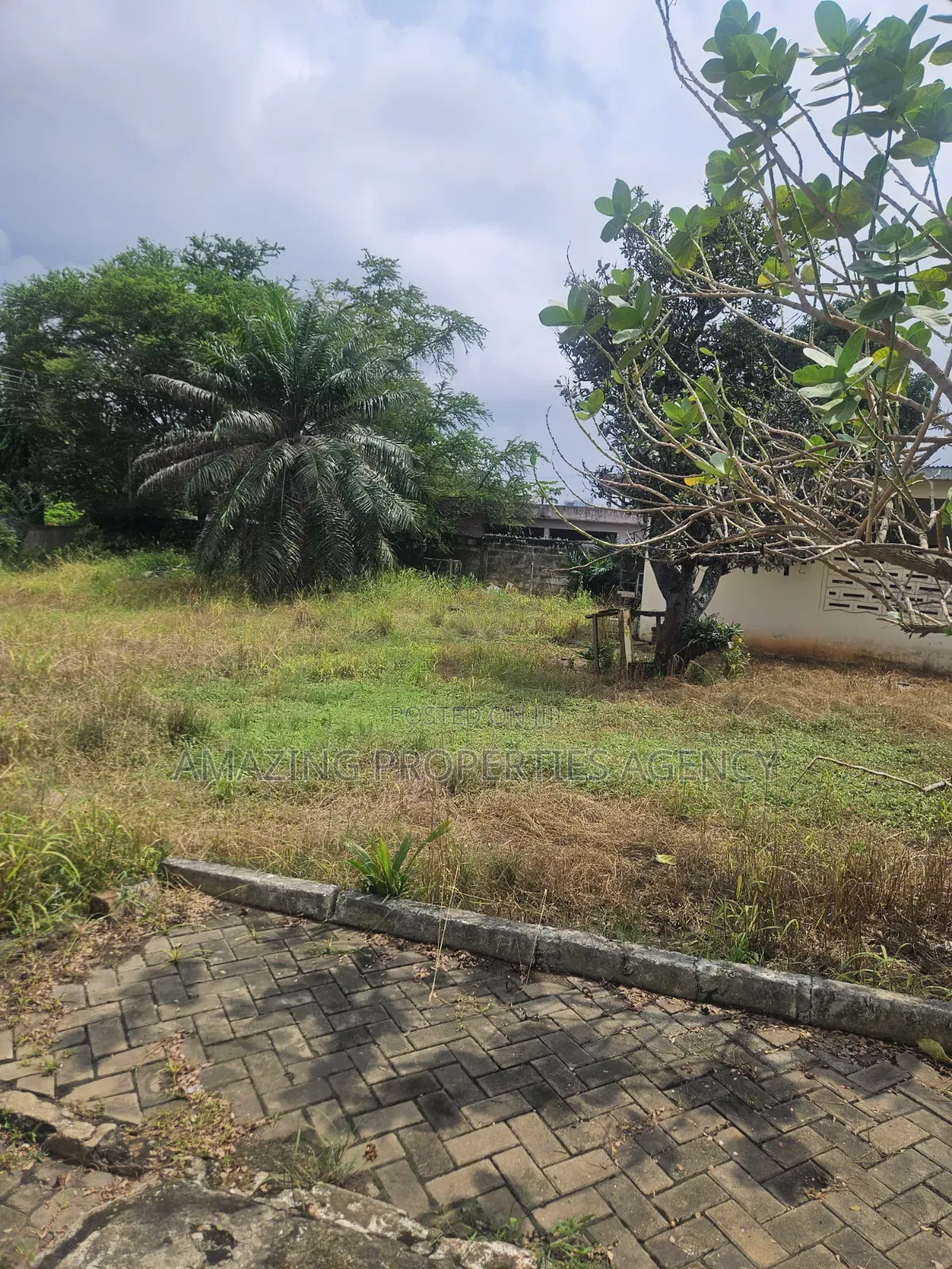 Weija* 21⁄2 Acres of Land in Market