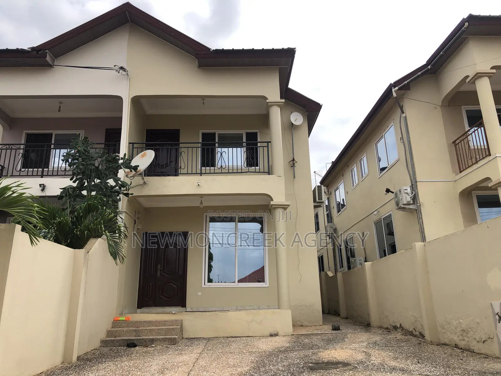 3bdrm Duplex in Abokobi Estate, Pentecost for sale in Pentecost