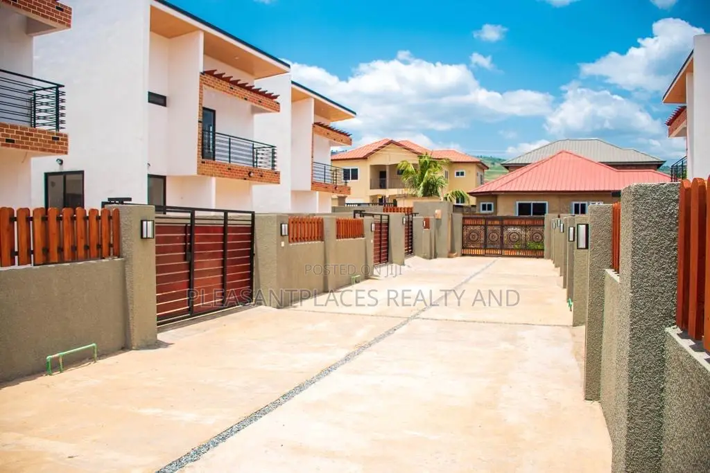 3bdrm House in Pleasantplaces And, Oyarifa Mall Area for sale in Oyarifa Mall Area