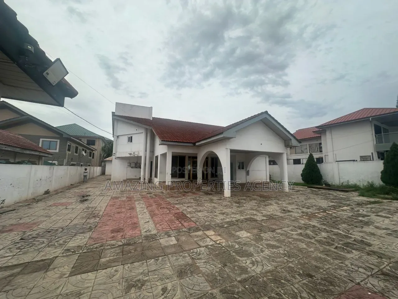 10 Bed House for Rent at East Legon,Shiashie
Suitable for Office in Otano