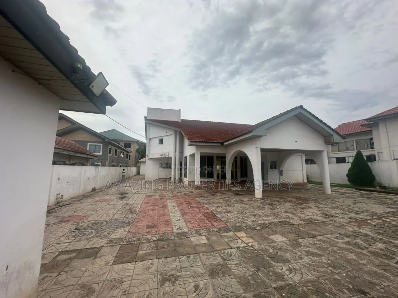 10 Bed House for Rent at East Legon,Shiashie
Suitable for Office in Otano