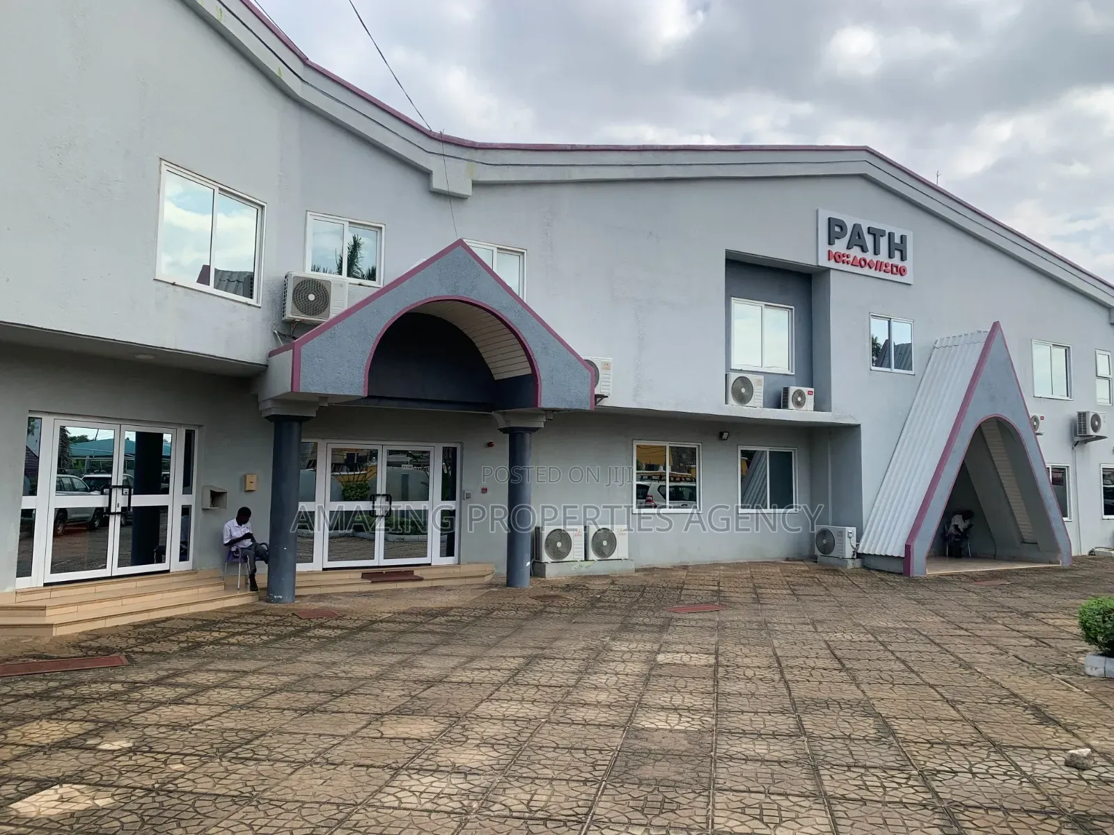 North Ridge Location Near the Nigerian Embassy. 371 SQM in North Ridge