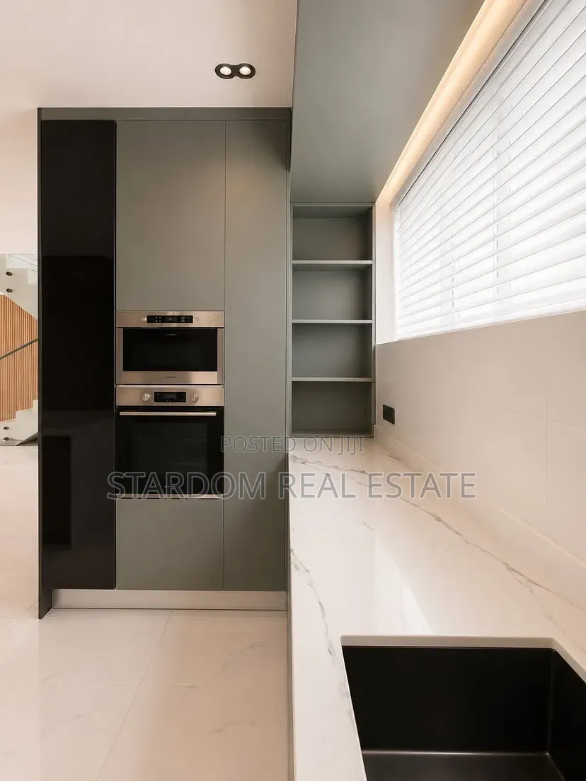 5bdrm Duplex in East Legon, Ability for sale in Ability