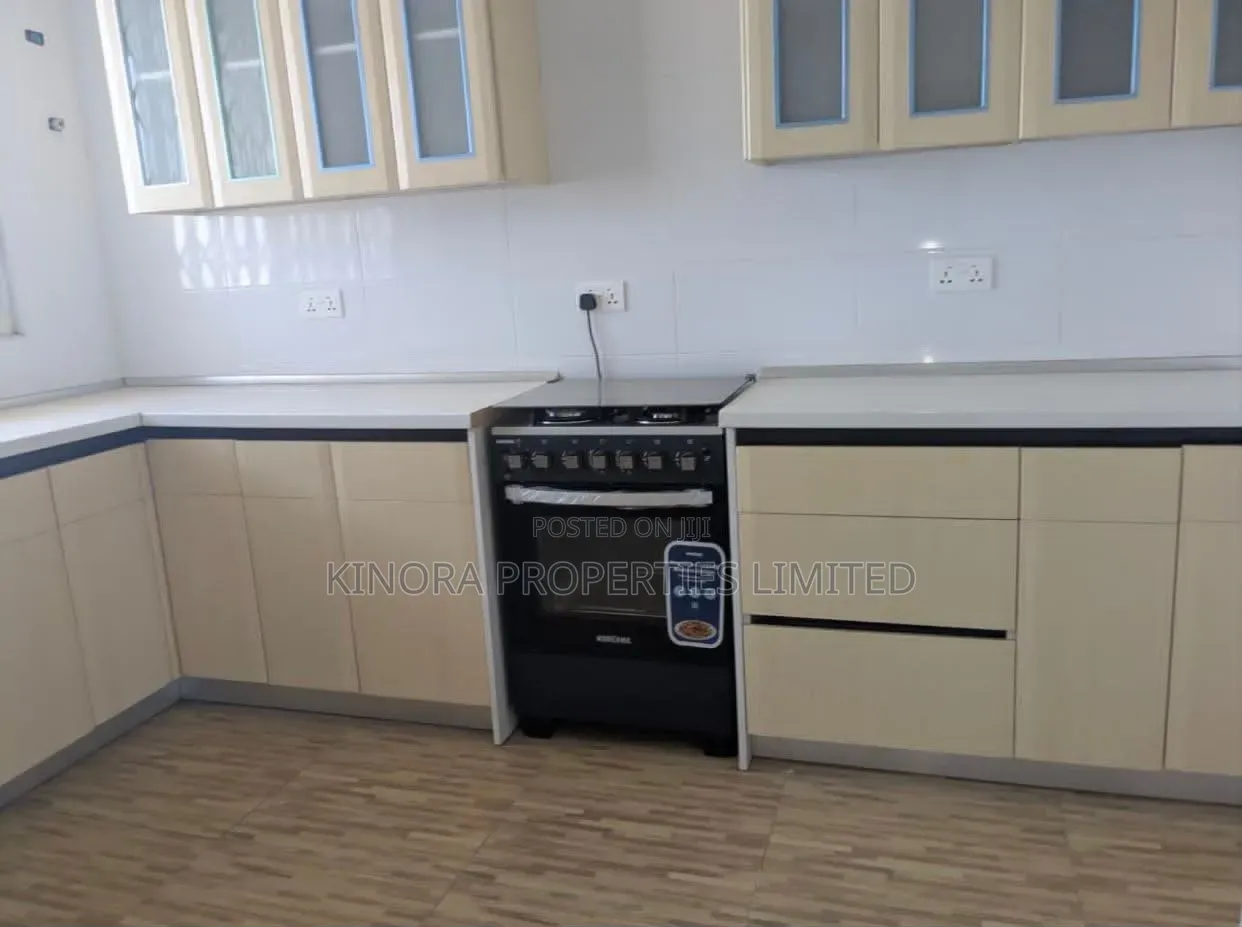 3bdrm Apartment in Achimota Mall, Mile 7 for rent in Mile 7