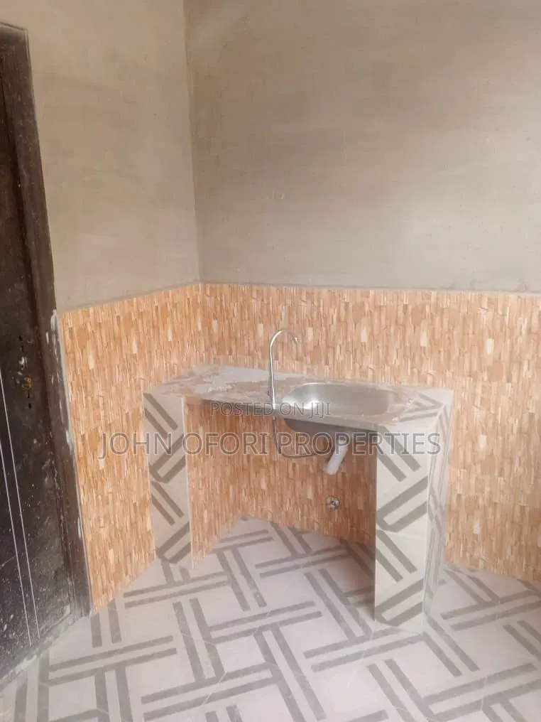 1bdrm Apartment in Emena Hospital, Asokore Mampong Municipal for rent in Asokore Mampong Municipal