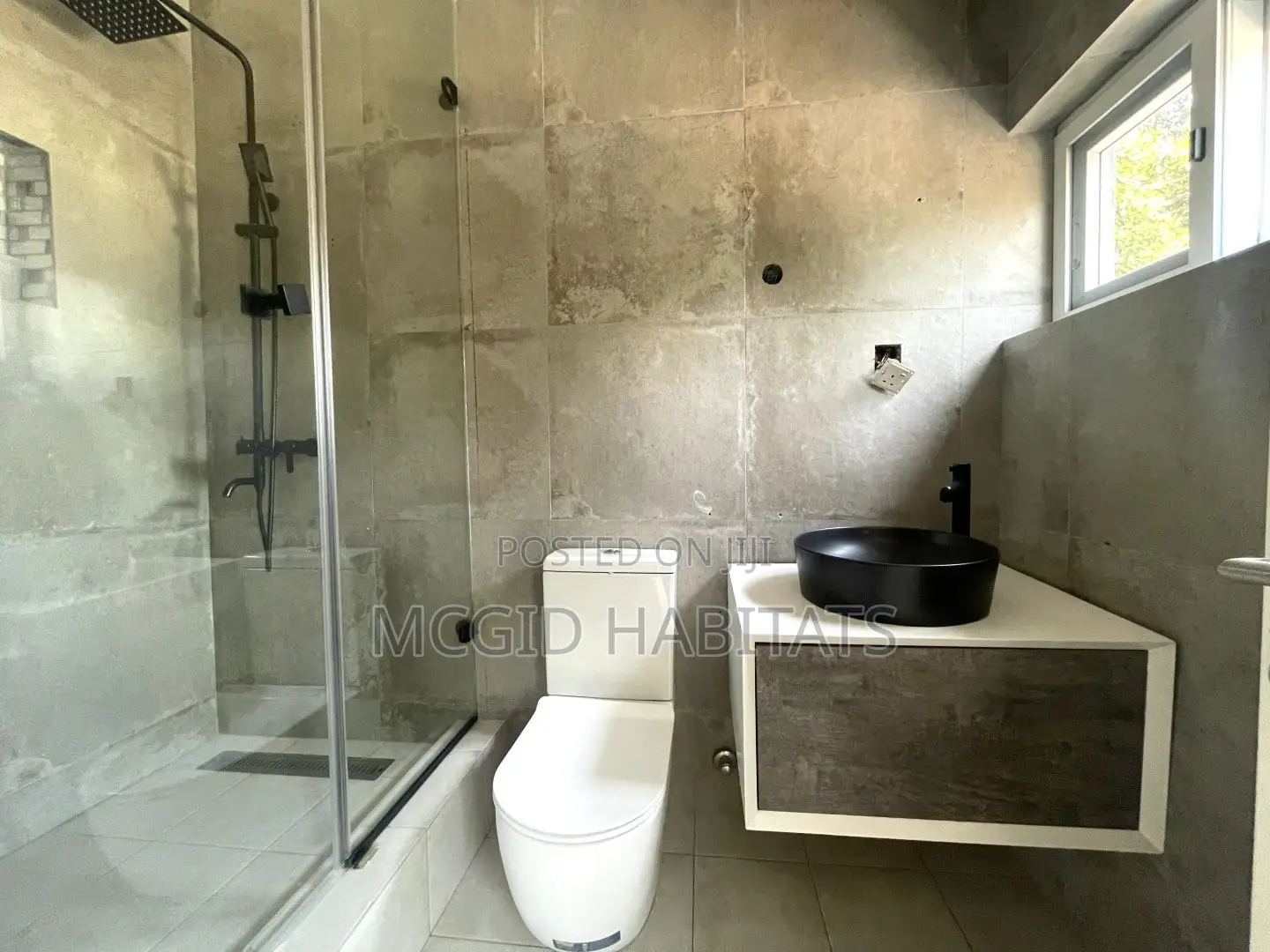3bdrm Apartment in North Ridge for sale in North Ridge