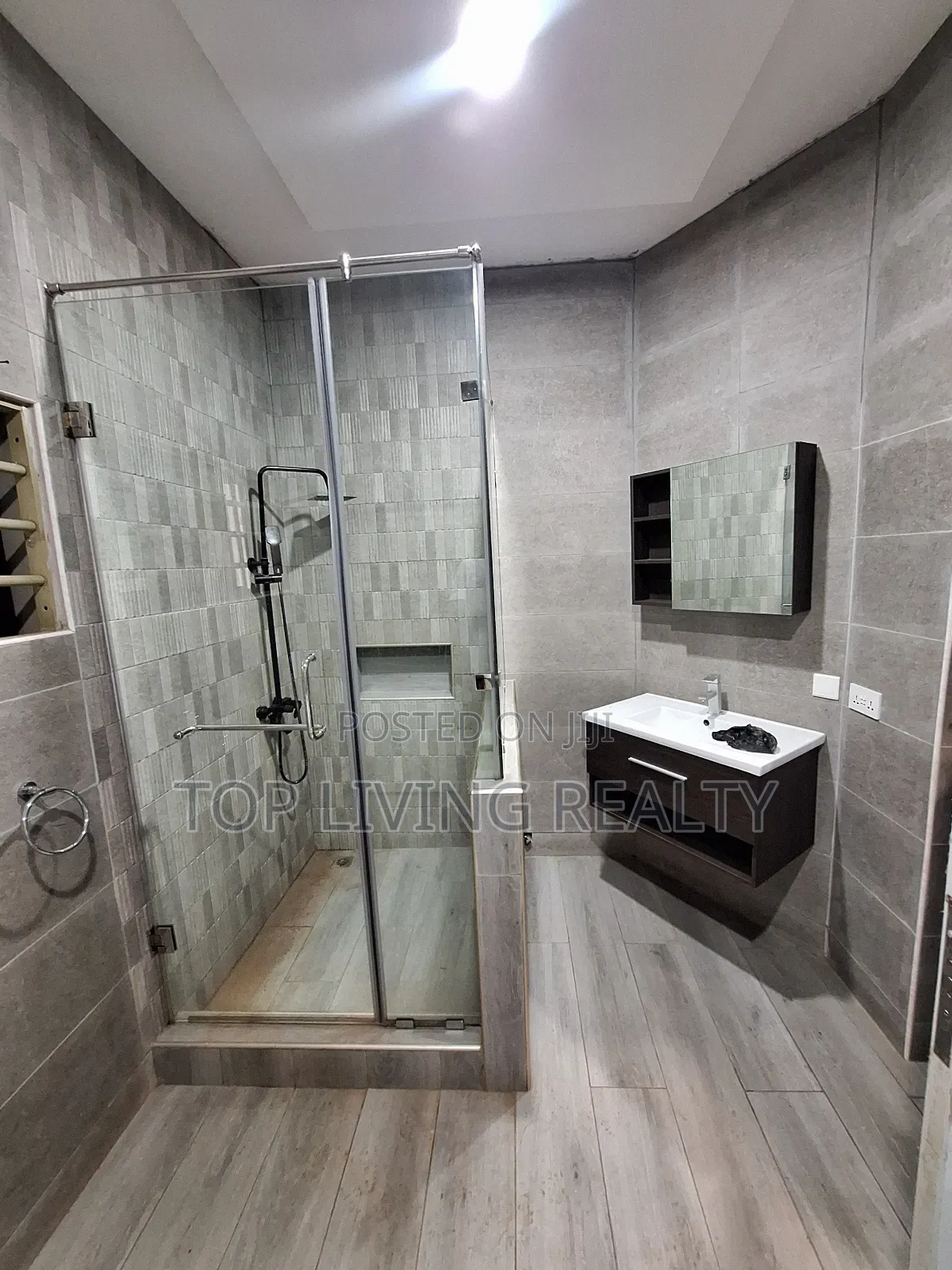 Furnished 3bdrm Townhouse / Terrace in Legon Hills, Ashaley Botwe in Ashaley Botwe