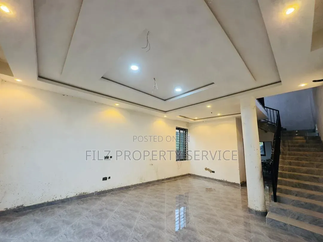 3bdrm House in Academic City, Asore Junction for sale in Asore Junction