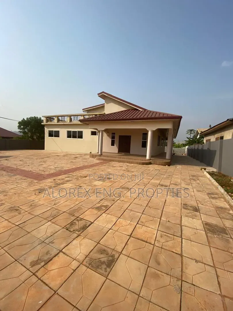 5bdrm Duplex in Adenta, Malejor for rent in Malejor