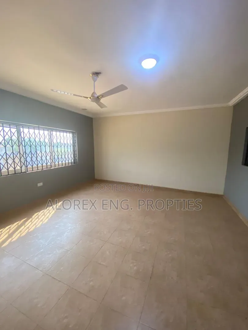 5bdrm Duplex in Adenta, Malejor for rent in Malejor