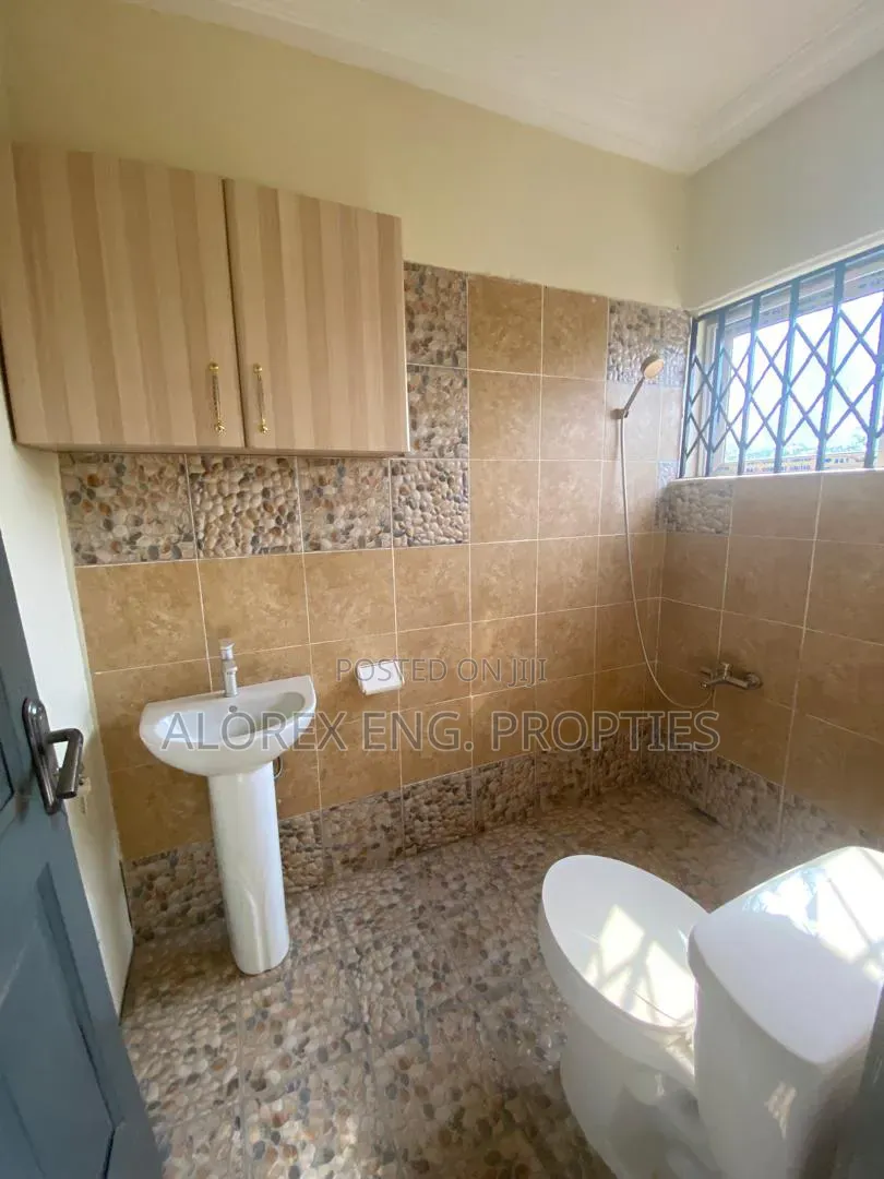 5bdrm Duplex in Adenta, Malejor for rent in Malejor