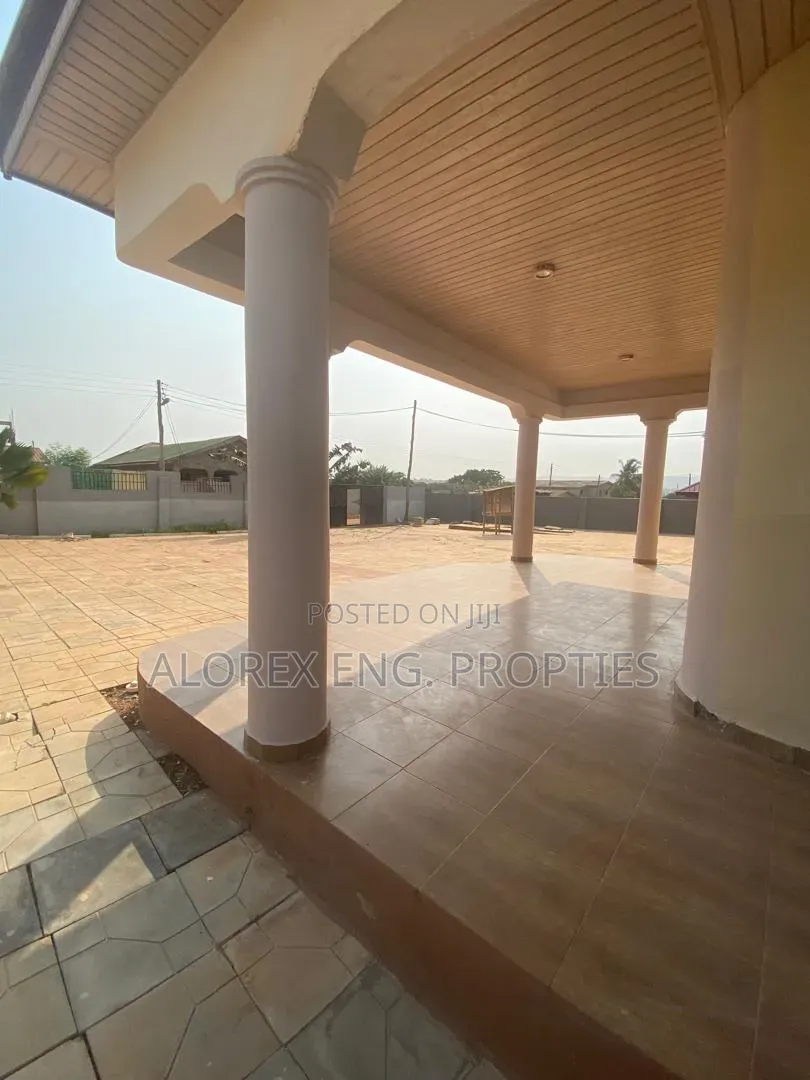 5bdrm Duplex in Adenta, Malejor for rent in Malejor