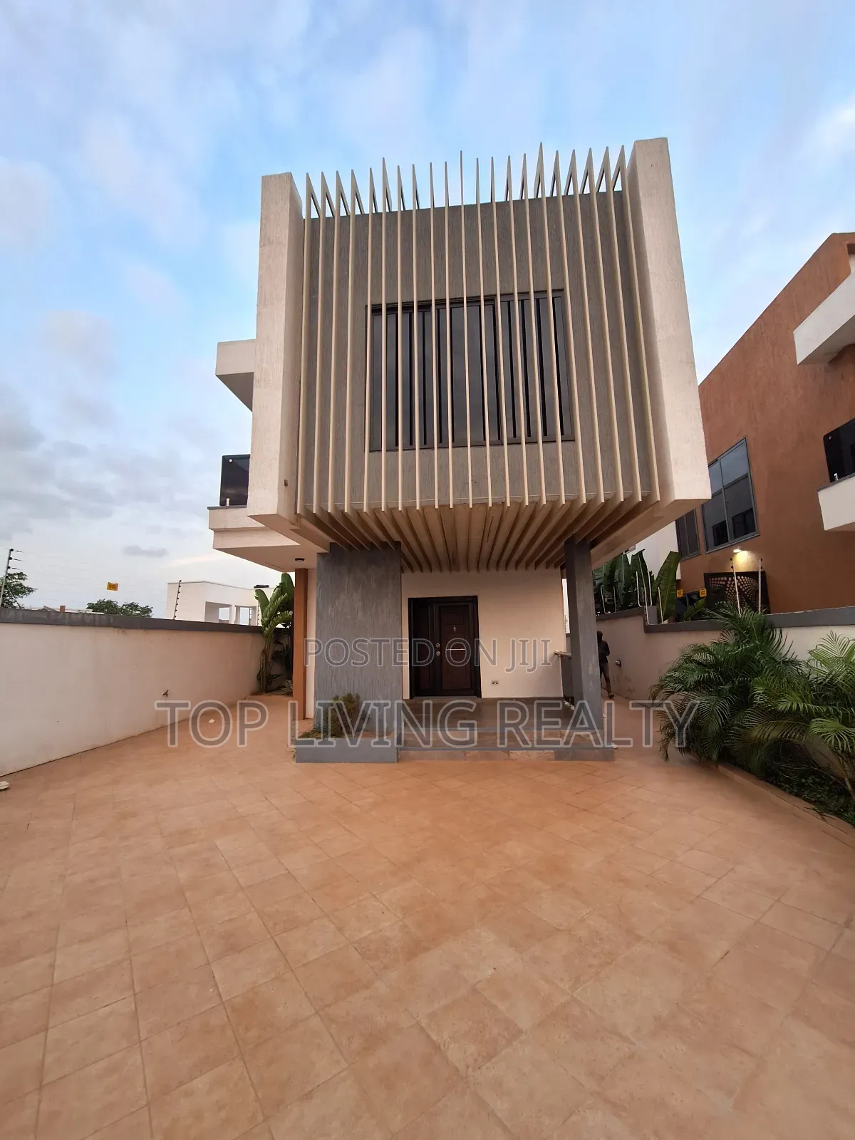 Furnished 4bdrm Townhouse / Terrace in Gate, Ashaley Botwe for rent in Ashaley Botwe