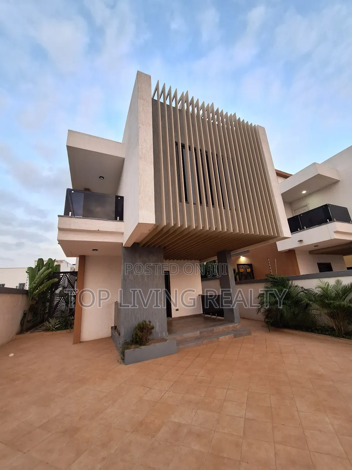 Furnished 4bdrm Townhouse / Terrace in Gate, Ashaley Botwe for rent in Ashaley Botwe