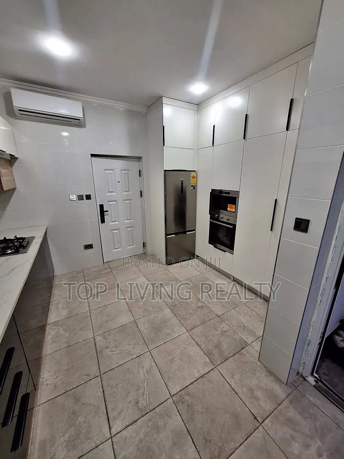 Furnished 4bdrm Townhouse / Terrace in Gate, Ashaley Botwe for rent in Ashaley Botwe