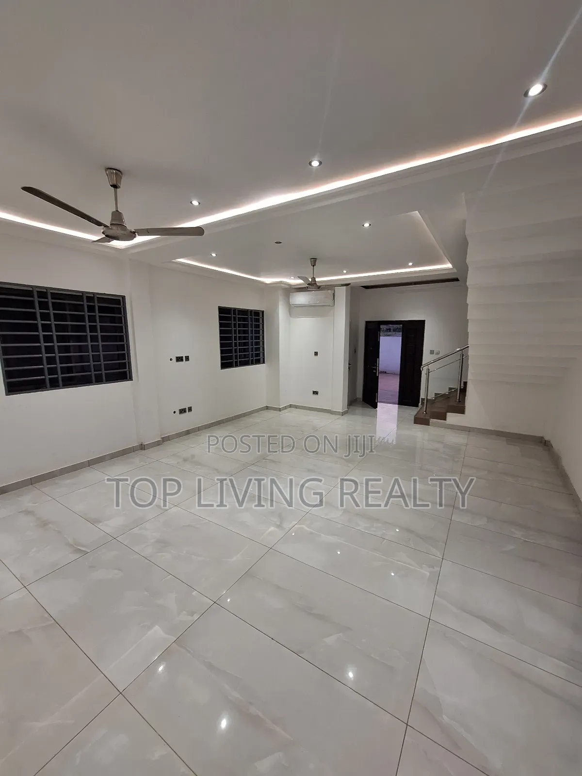 Furnished 4bdrm Townhouse / Terrace in Gate, Ashaley Botwe for rent in Ashaley Botwe