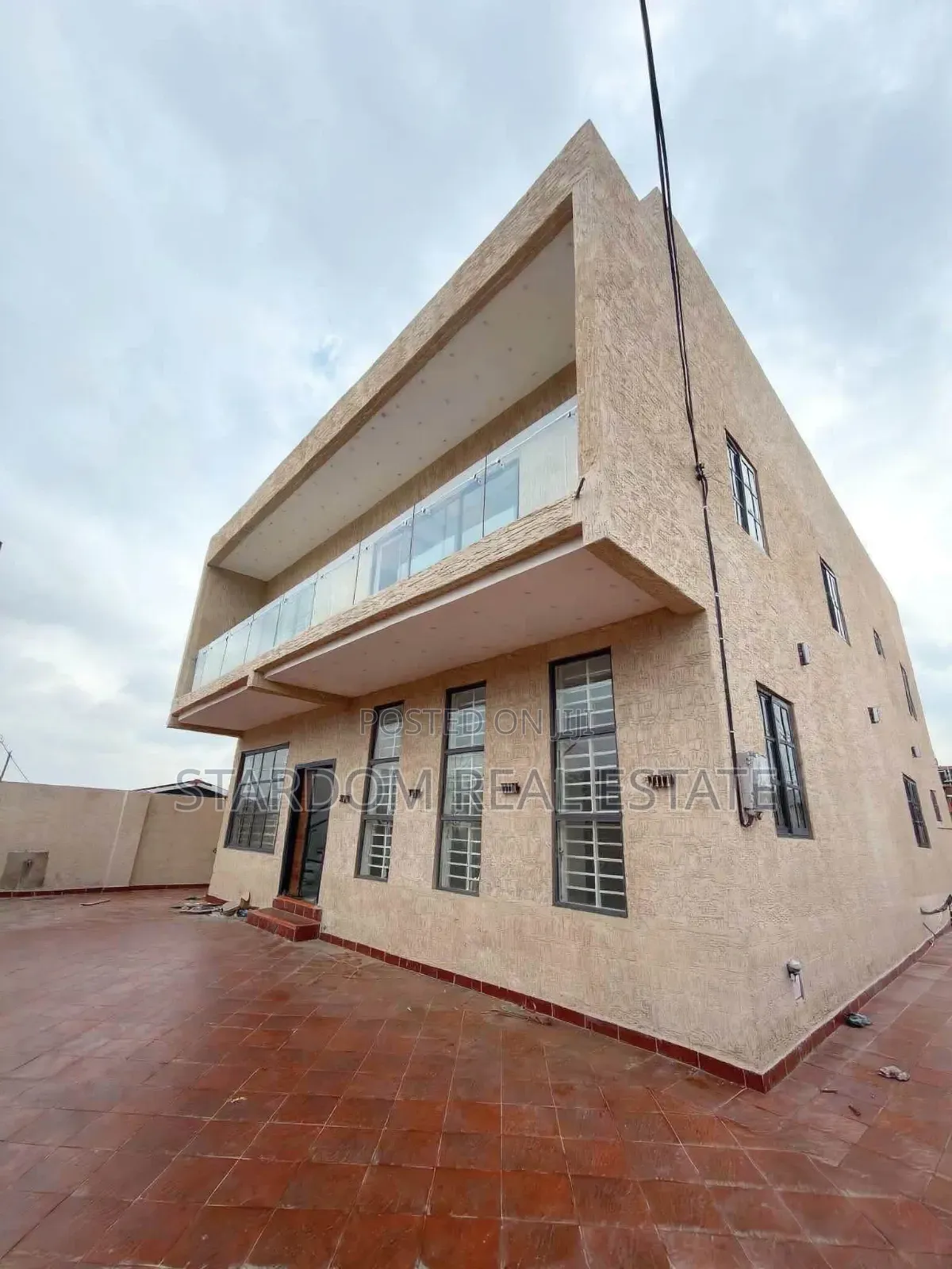 4bdrm Duplex in East Legon Ogbojo, American House for sale in American House