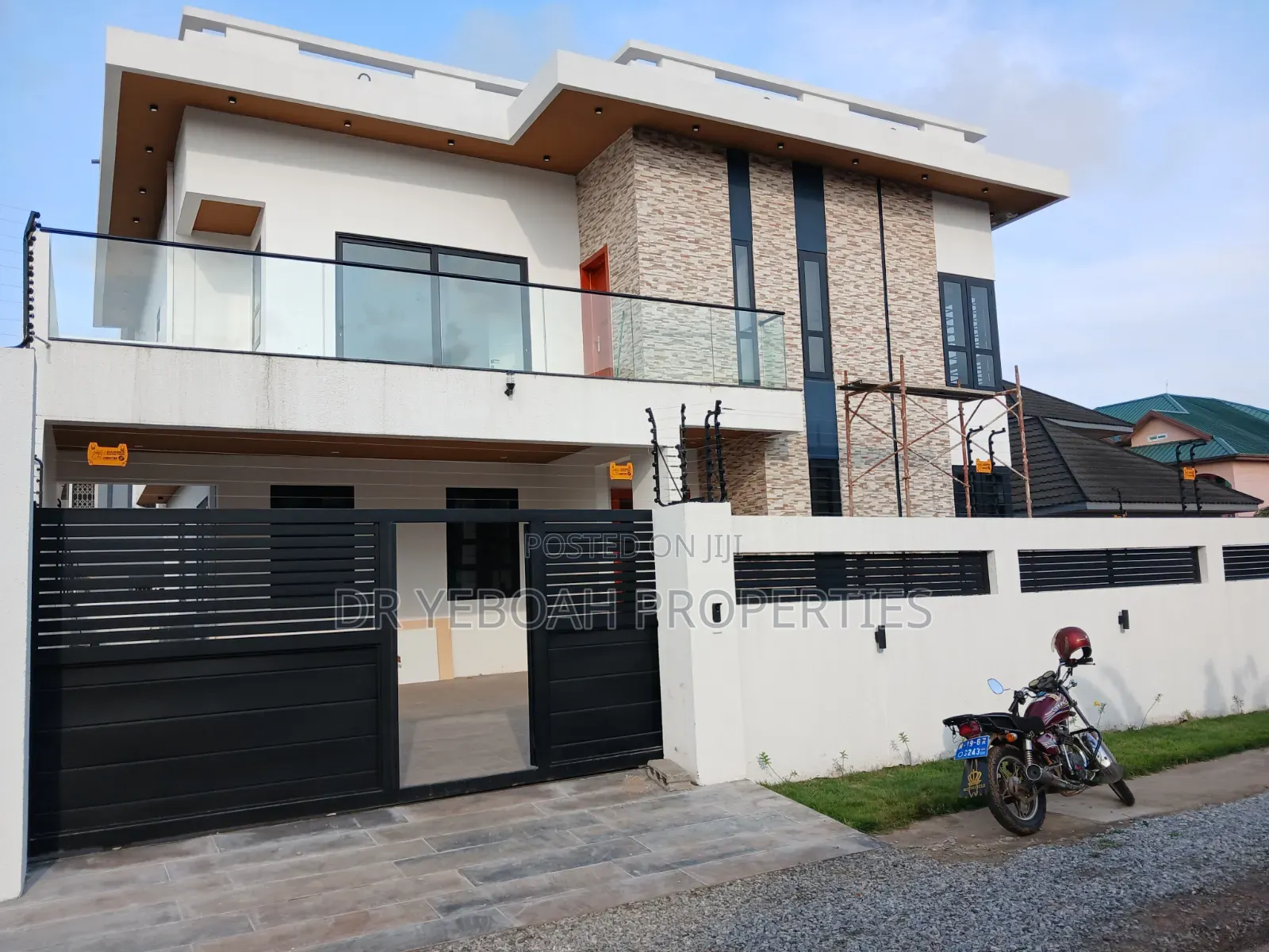 5bdrm Duplex in Spintex Road Manet:- for rent in Manet Junction