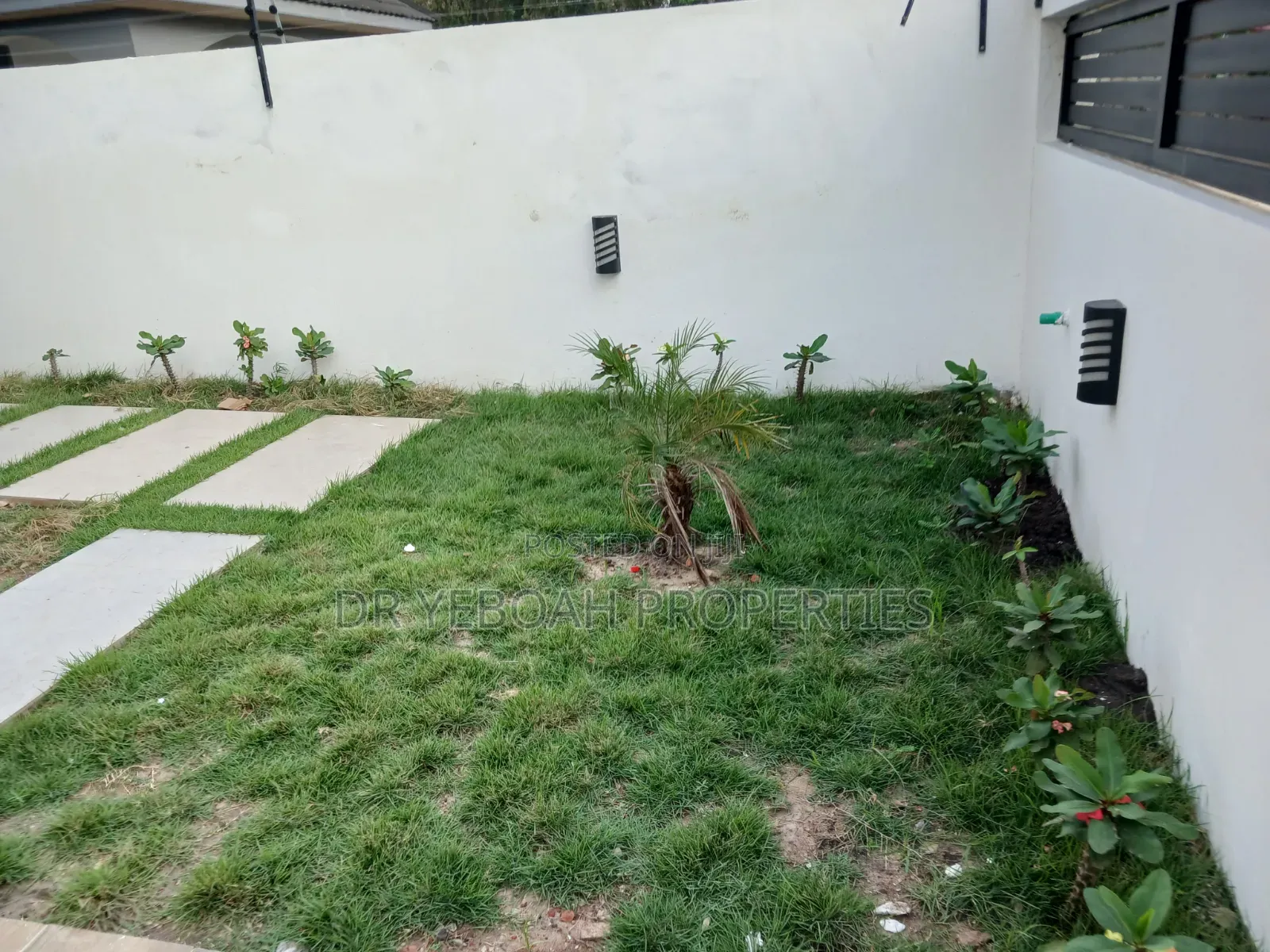 5bdrm Duplex in Spintex Road Manet:- for rent in Manet Junction